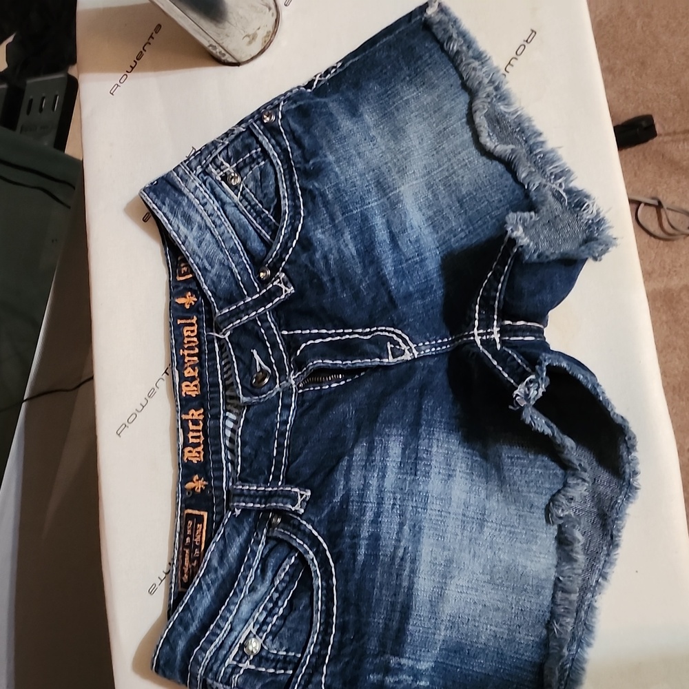 ROCK REVIVAL SHORTS
